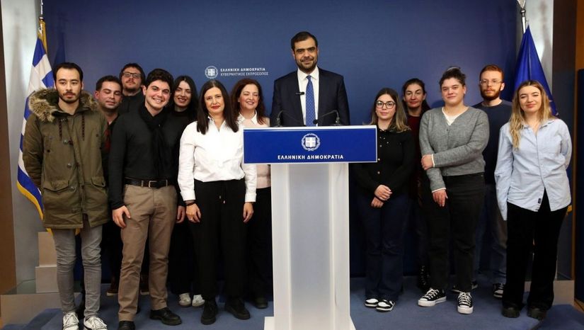 For the Fifth Year in a Row, Postgraduate Students of the University of Athens’ MSc in Journalism and New Media Take on the Role of Political Correspondent in a Briefing Simulation with Government Spokesperson Pavlos Marinakis