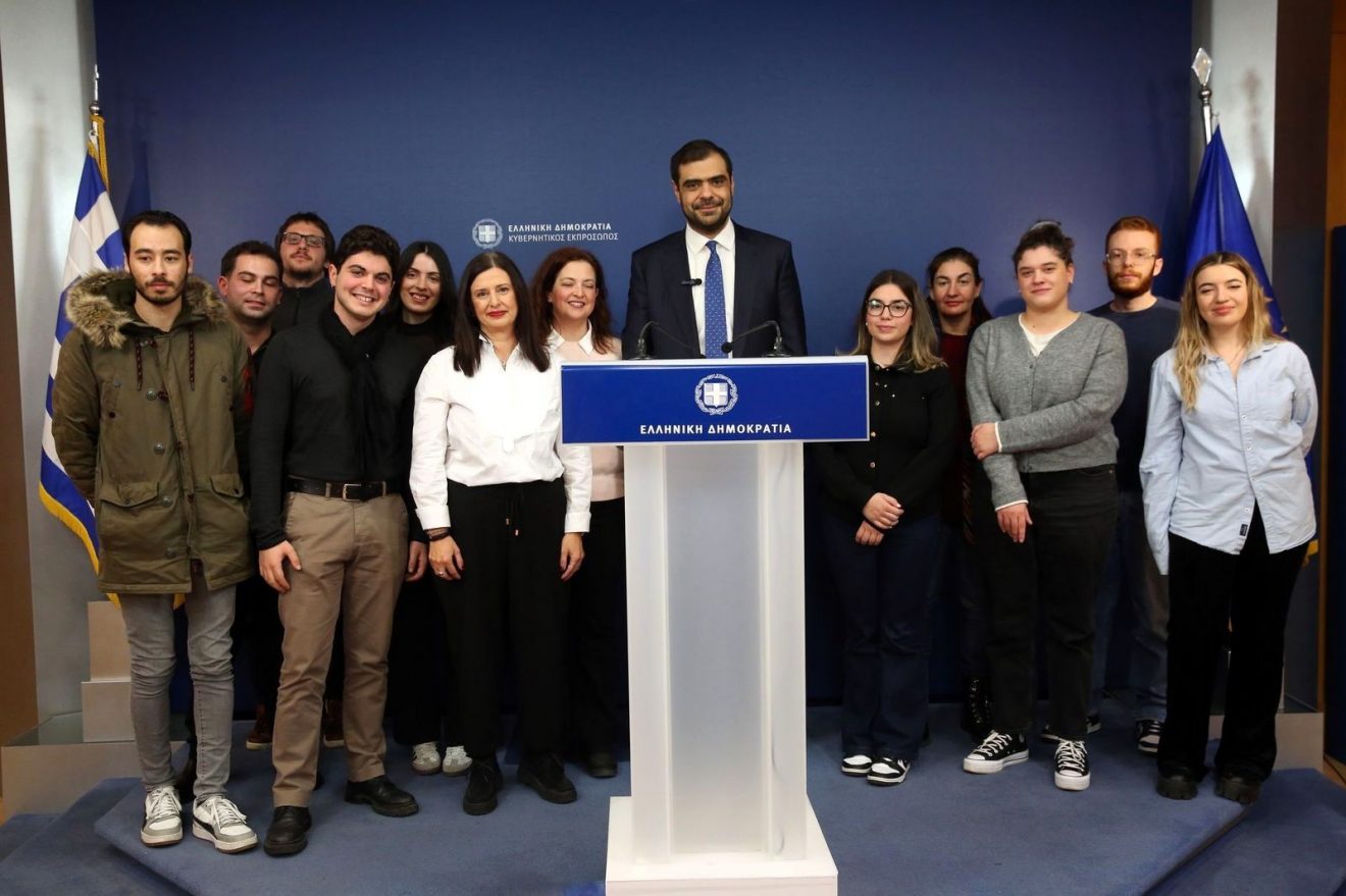 For the Fifth Year in a Row, Postgraduate Students of the University of Athens’ MSc in Journalism and New Media Take on the Role of Political Correspondent in a Briefing Simulation with Government Spokesperson Pavlos Marinakis